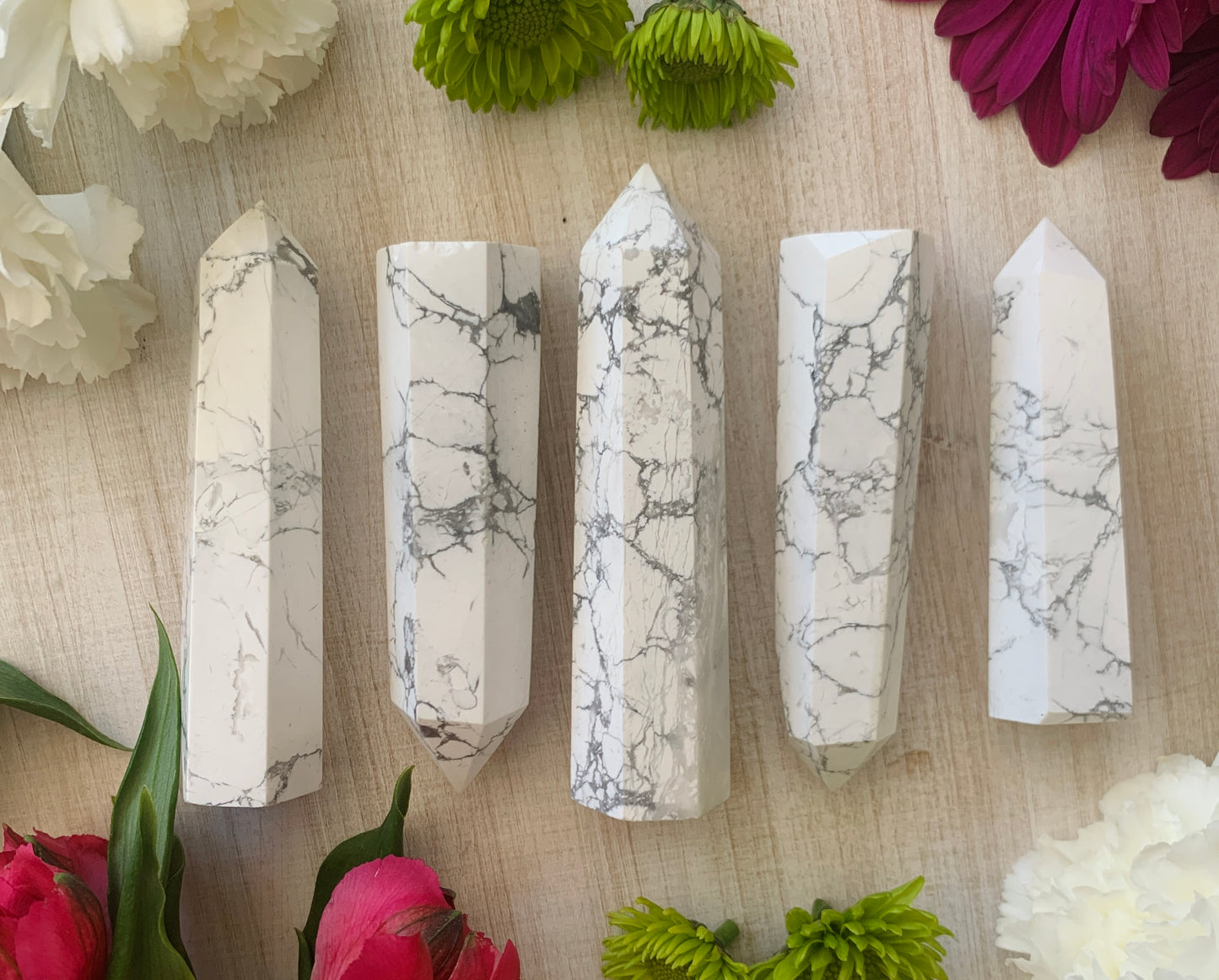 Howlite Point
